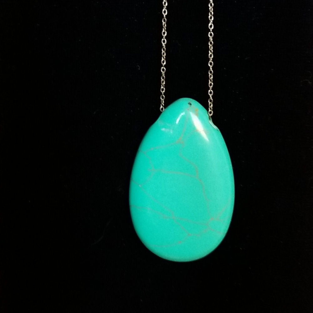 Turquoise Inspired Teardrop Pendant On Silver Toned Chain Necklace